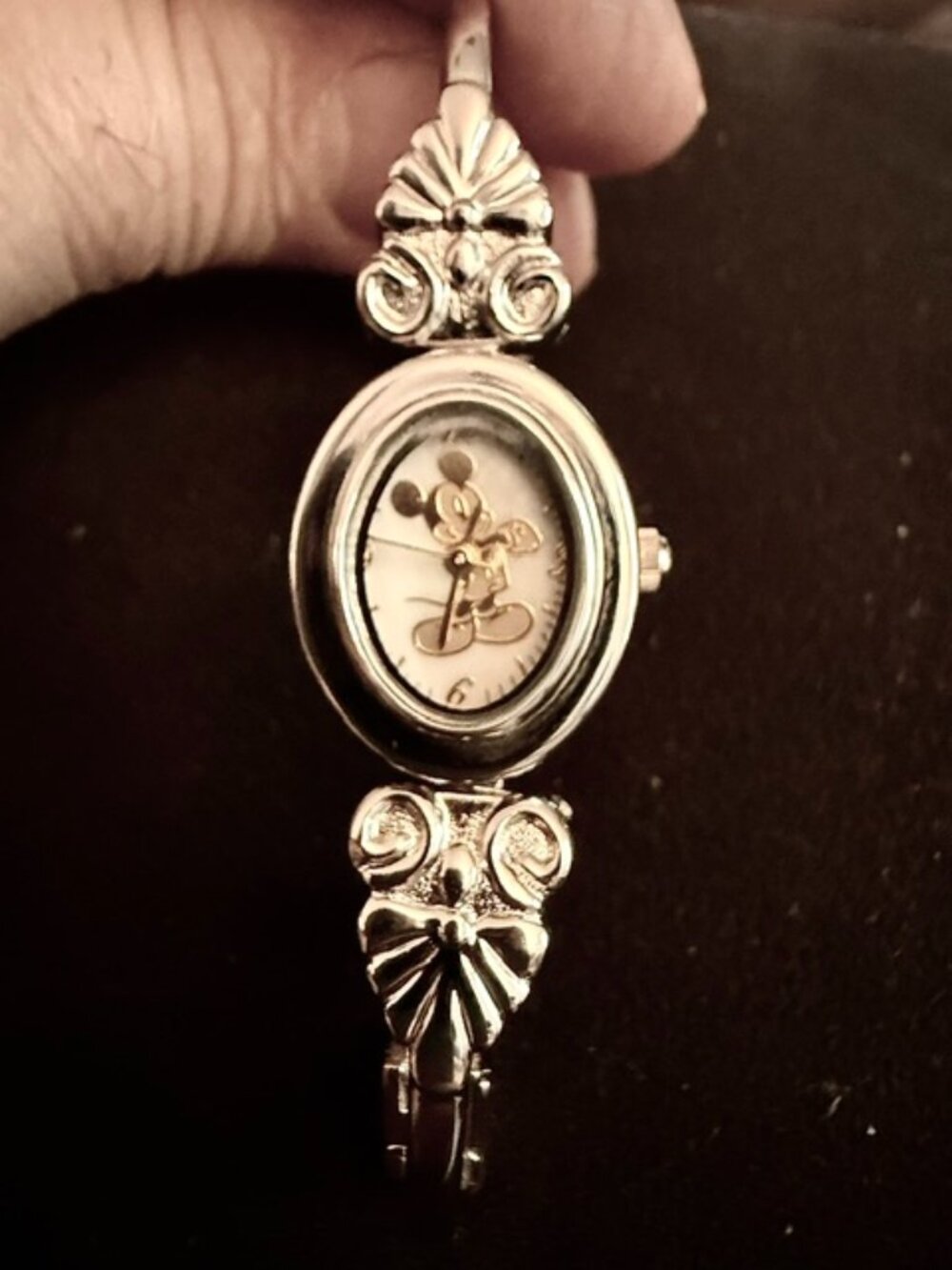 Vintage Disney Mickey Mouse MU0542 Silver Tone Bracelet Watch New Battery